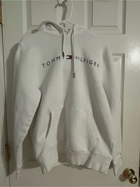 Tommy Hilfiger White Pullover Hoodie with Chest Logo